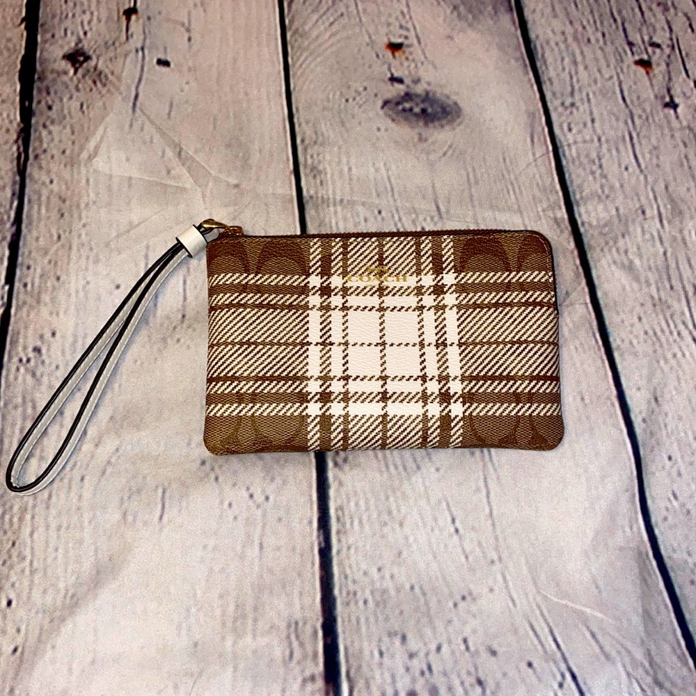 NWT! Coach Brown & White Plaid Wristlet